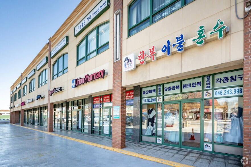 More Photos Of 19402-19416 Northern Blvd, Flushing Storefront Retail Office For Lease