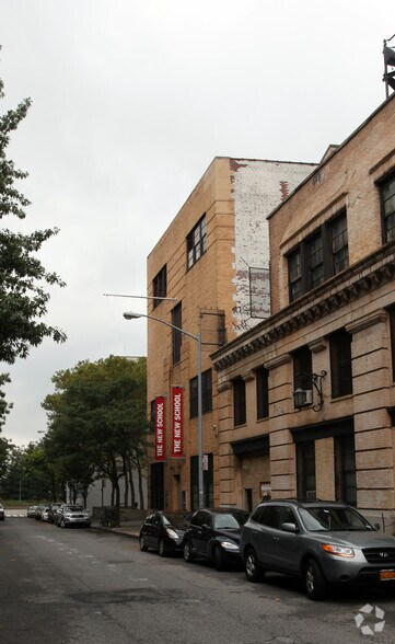 More Photos Of 55 Bethune St, New York Specialty For Lease