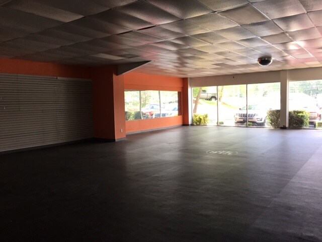 More Photos Of 1080 N Cobb Pky, Marietta Freestanding For Lease