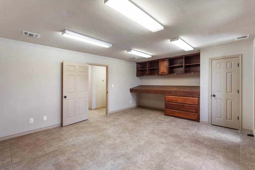 More Photos Of 3838 Endeavor Loop, Bryan Industrial For Lease