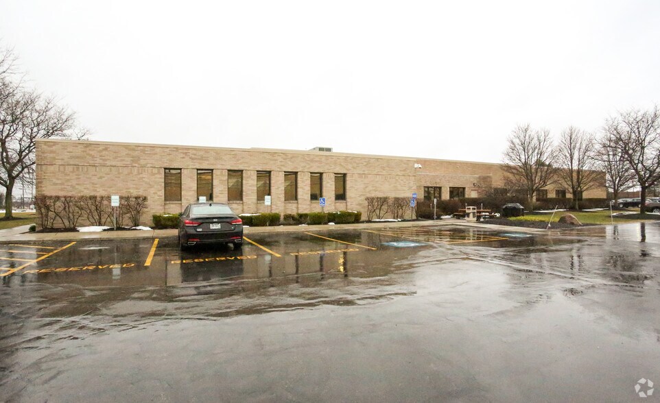 More Photos Of 6262 Cochran Rd, Solon Flex For Sale