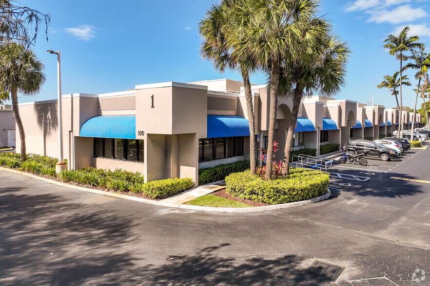 More Photos Of 6555 Powerline Rd, Fort Lauderdale Unknown For Lease