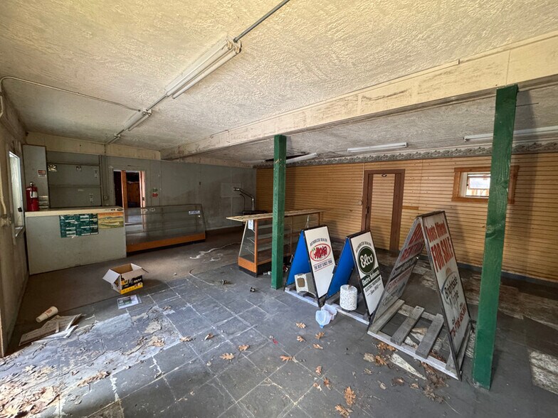 More Photos Of 1005 Augusta Rd, Belgrade Freestanding For Sale