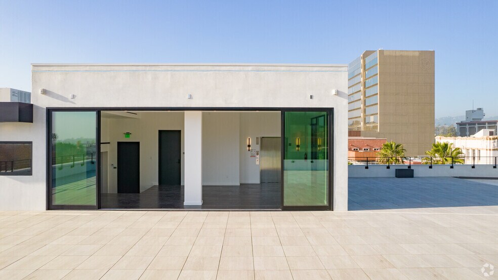 More Photos Of 9632-9648 Brighton Way, Beverly Hills Restaurant For Lease