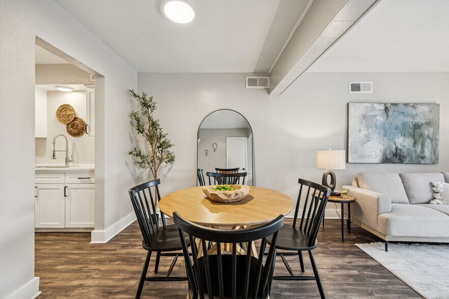 More Photos Of 15545 El Estado Dr, Dallas Multifamily For Sale