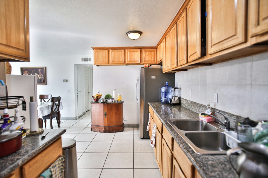 More Photos Of 3627 W 11th St, Santa Ana Apartments For Sale