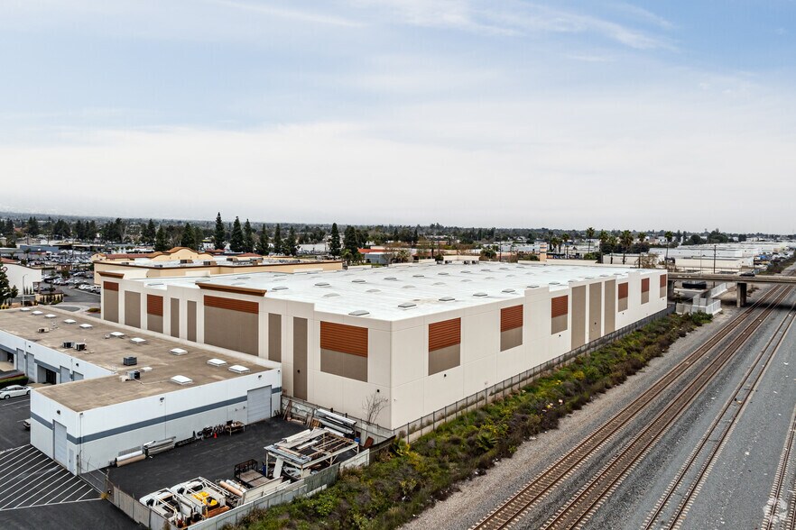 More Photos Of 10628 Central Ave, Montclair Distribution For Lease