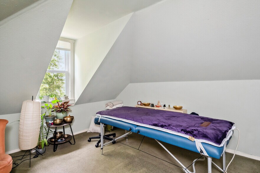 More Photos Of 5525 E Burnside St, Portland Office Residential For Sale