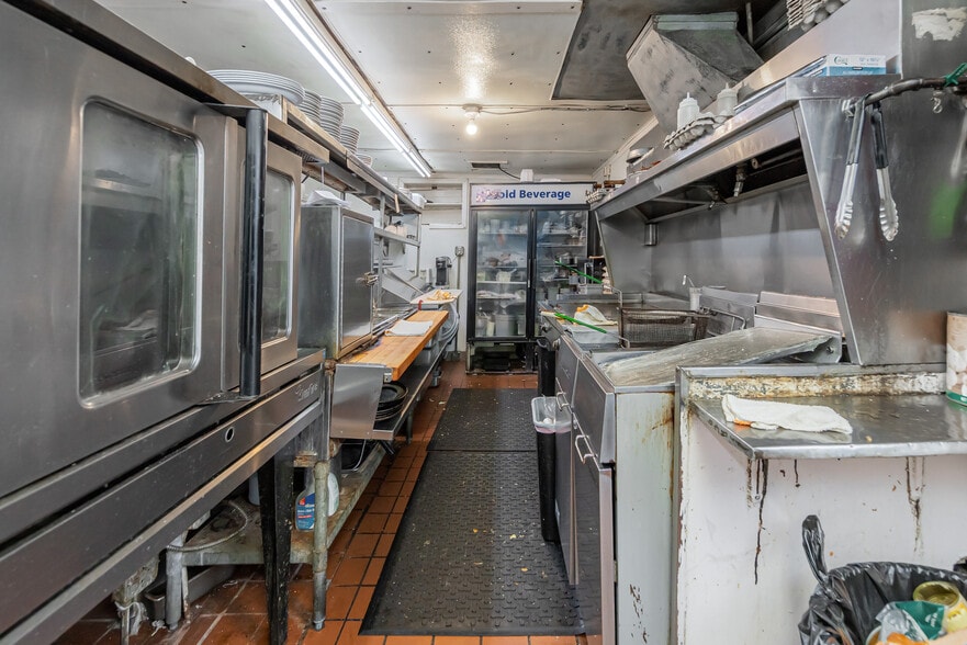 More Photos Of 113 W Broadway, Salem Restaurant For Sale