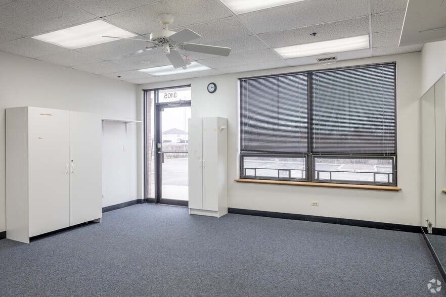 More Photos Of 3105 N Wilke Rd, Arlington Heights Medical For Sale