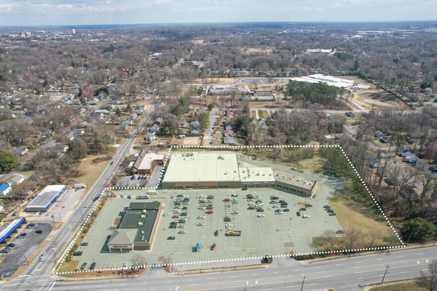 More Photos Of 1911-1937 Coliseum Blvd, Greensboro Storefront For Lease