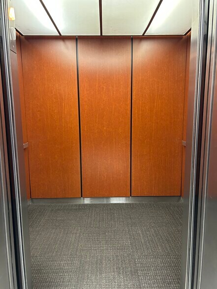 More Photos Of 520 Green Bay Rd, Winnetka Office For Lease