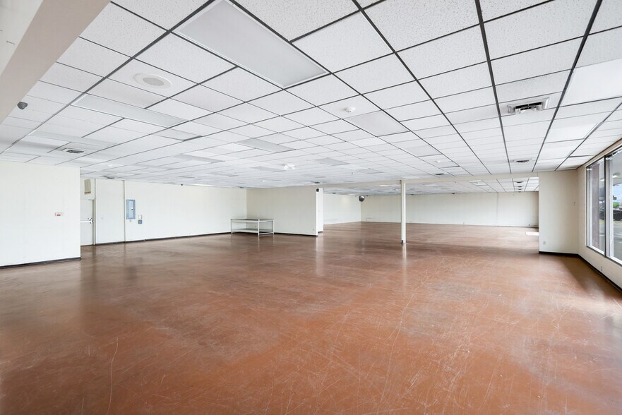 More Photos Of 11211 E Sprague Ave, Spokane Valley Storefront For Sale