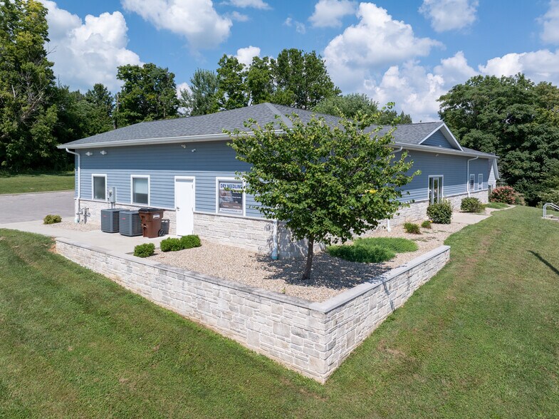 More Photos Of 2221 John Williams Blvd, Bedford Office For Sale