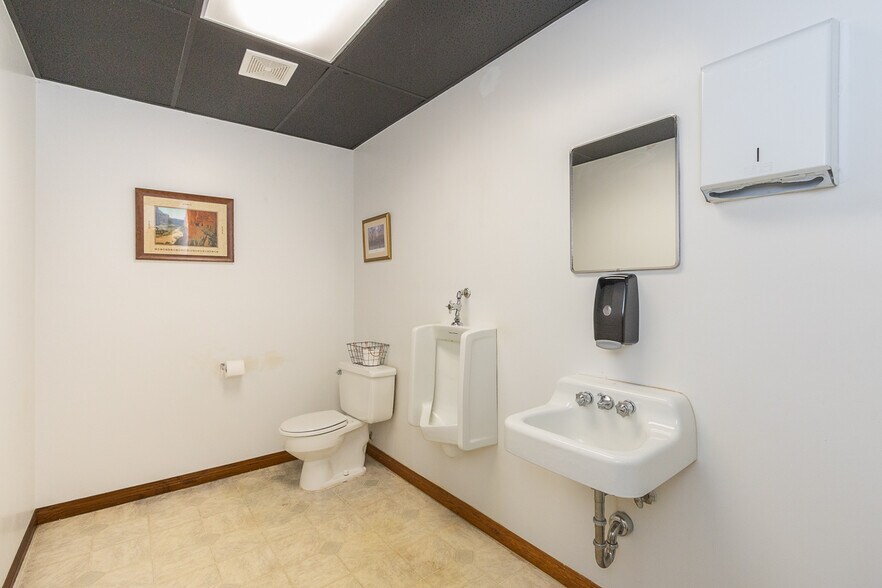 More Photos Of 210 N McDuffie St, Anderson Office For Sale