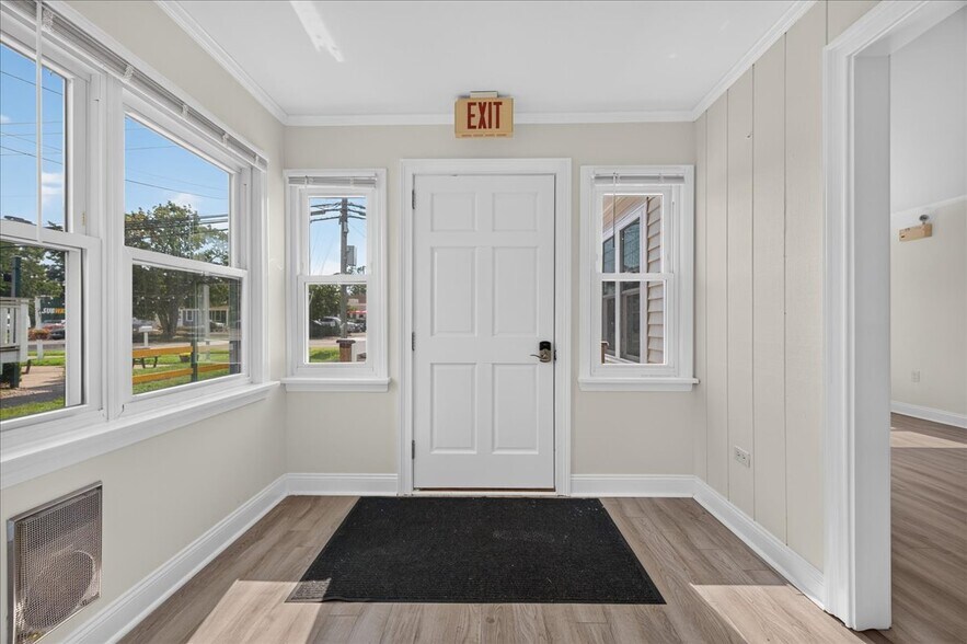 More Photos Of 25 Chesterfield Rd, East Lyme Office For Sale