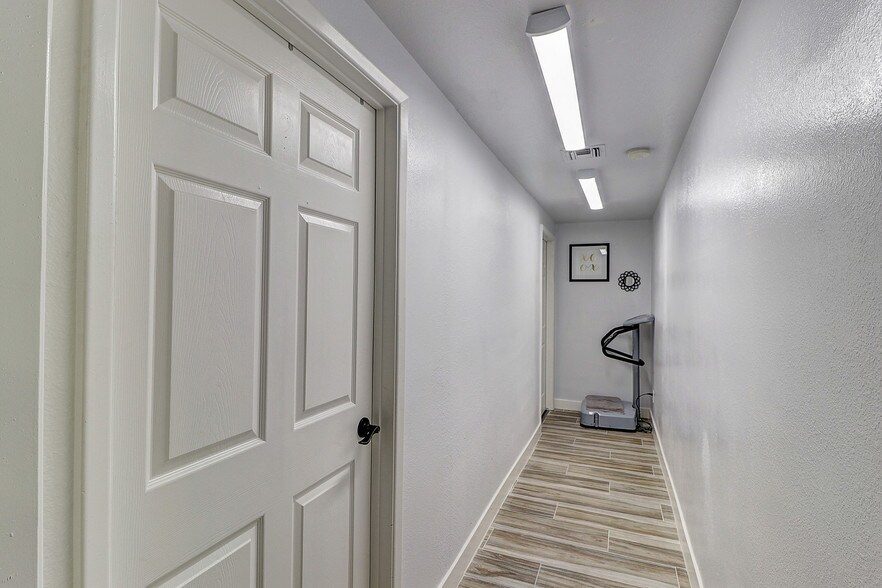 More Photos Of 5901 W Indian School Rd, Phoenix Medical For Sale