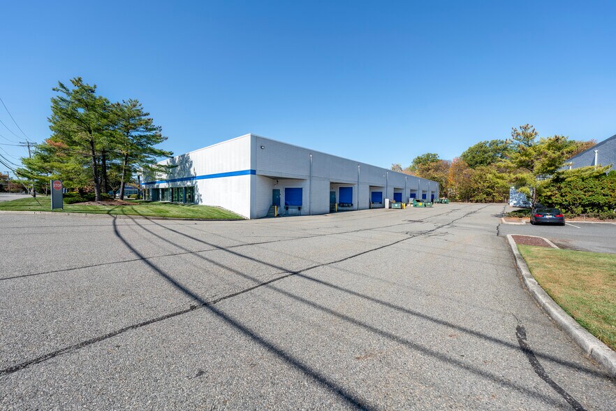 More Photos Of 40 Commerce Way, Totowa Light Distribution For Lease
