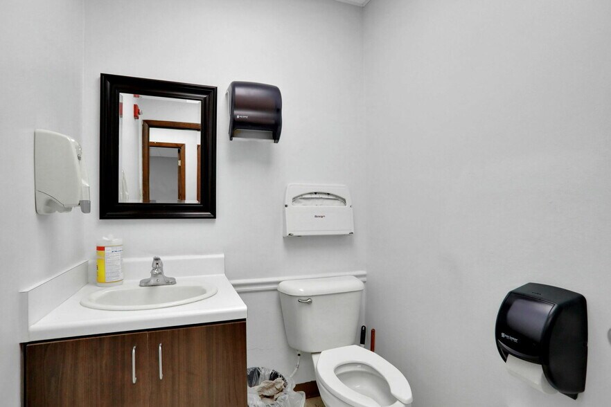 More Photos Of 1712-1736 University Blvd S, Jacksonville Medical For Sale