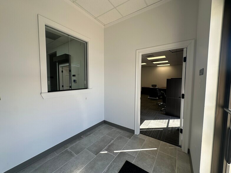 More Photos Of 516 N Burnside Ave, Gonzales Freestanding For Lease