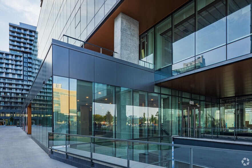 More Photos Of 2000 Rue Jacques-Tétreault, Laval Office For Lease