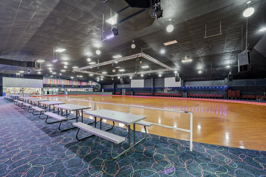 More Photos Of 357 NW Hall Of Fame Dr, Lake City Skating Rink For Sale