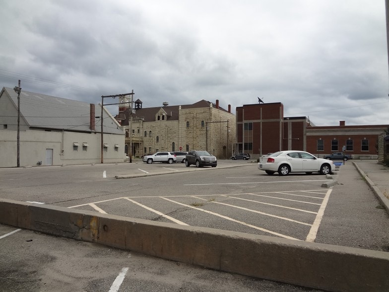 More Photos Of 222 W 6th St, Junction City Office For Sale