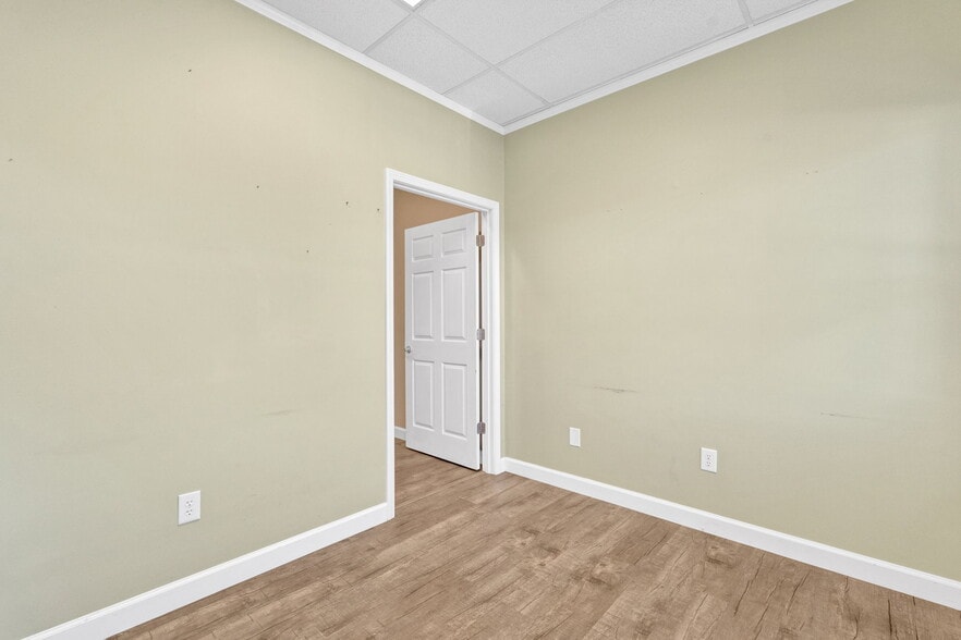More Photos Of 401 Elm St, Johnson City Freestanding For Sale