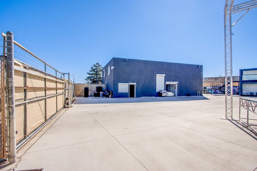 More Photos Of 4251 W Oquendo Rd, Las Vegas Light Distribution For Sale