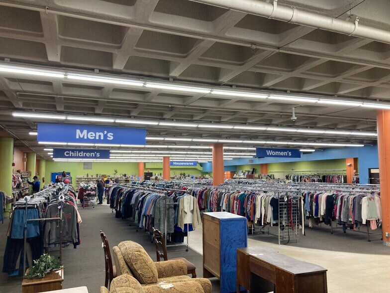 More Photos Of 700 Garfield Ave, Duluth Freestanding For Sale