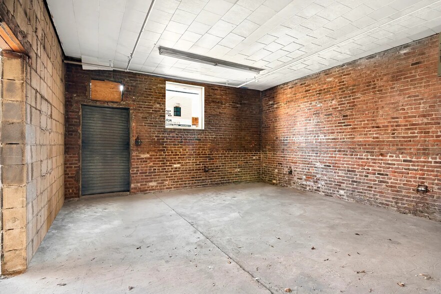 More Photos Of 262 Van Brunt St, Brooklyn Warehouse For Lease