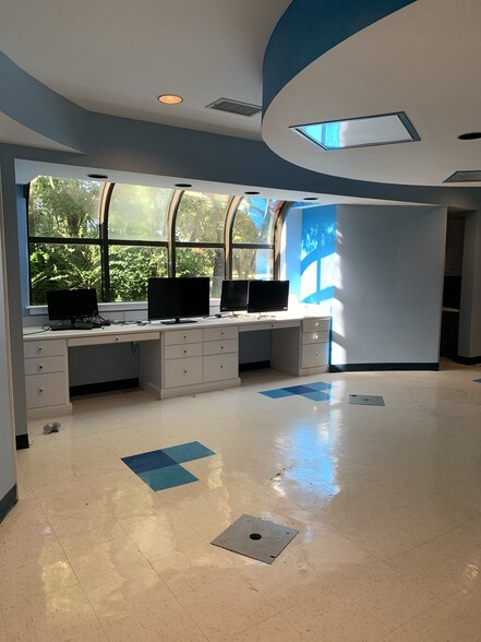 More Photos Of 1102-1108 Poplar Pl, Rogers Medical For Lease