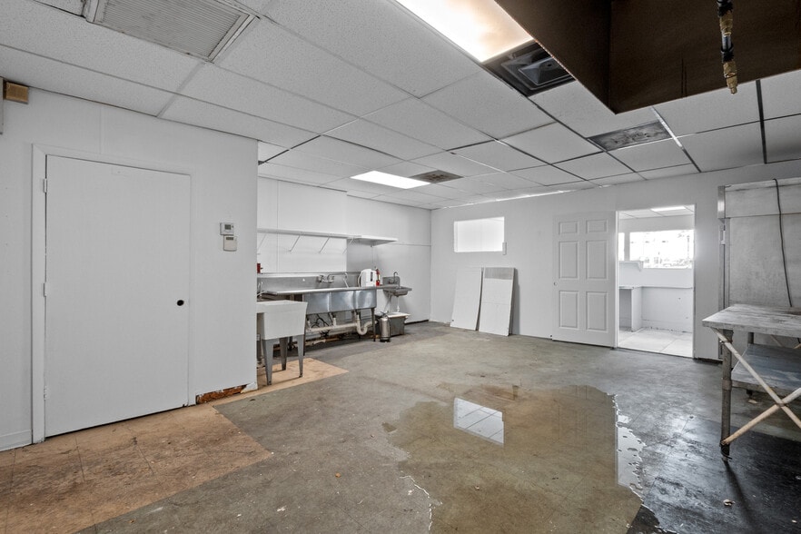 More Photos Of 5552 NW 31st Ave, Fort Lauderdale General Retail For Lease