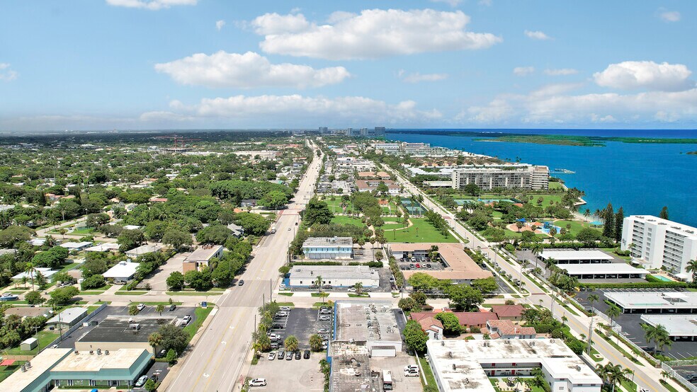 More Photos Of 415 Federal Hwy, Lake Park General Retail For Sale