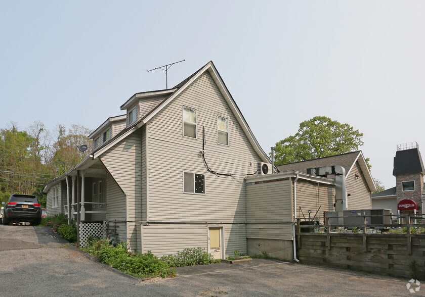 More Photos Of 18 Woods Corner Rd, East Setauket Freestanding For Lease