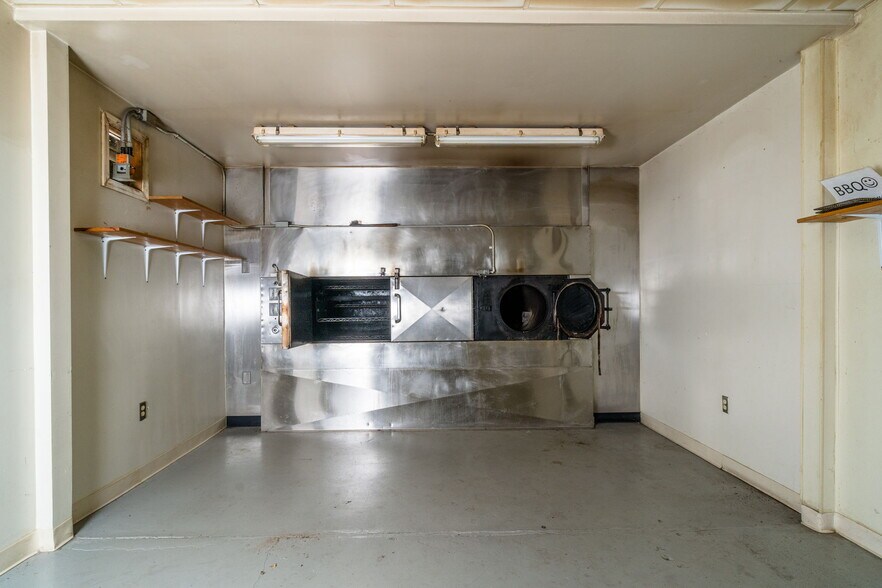 More Photos Of 2323 W Main St, Waynesboro General Retail For Sale