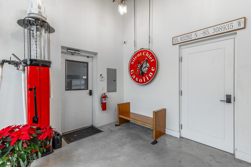 More Photos Of 27 W 19th St, Chattanooga Warehouse For Lease