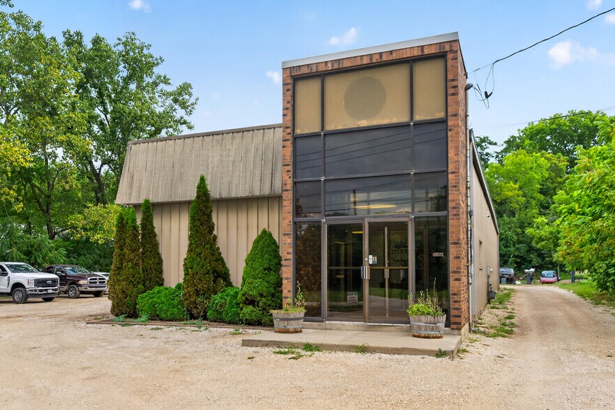 More Photos Of 520 S River St, Batavia Warehouse For Sale