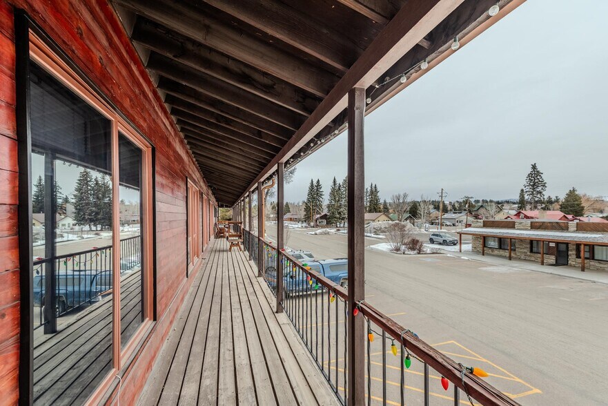 More Photos Of 117 Pine St, Pinedale Restaurant For Sale