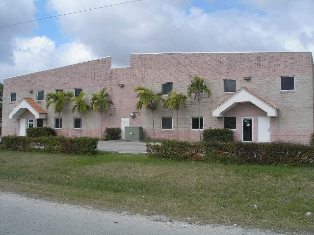 More Photos Of 2201-2221 NW 22nd St, Pompano Beach Flex For Lease