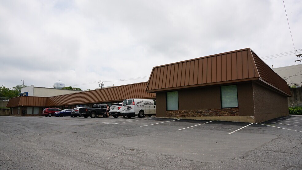 More Photos Of 1600 S Noland Rd, Independence Light Distribution For Lease