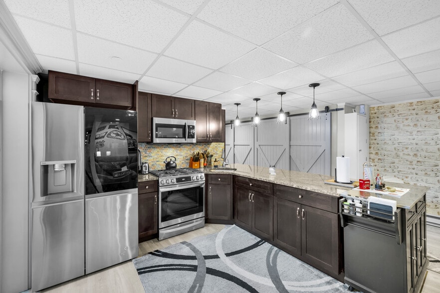 More Photos Of 300 Riverside Ave, Bristol Manufacturing For Sale