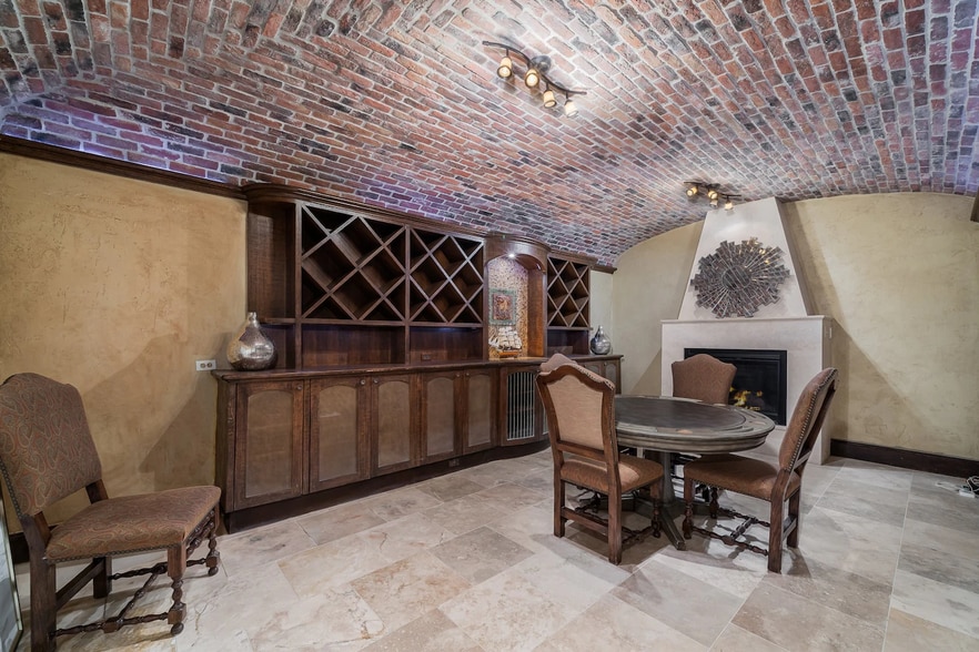 More Photos Of 2315 Routh St, Dallas Office Residential For Sale