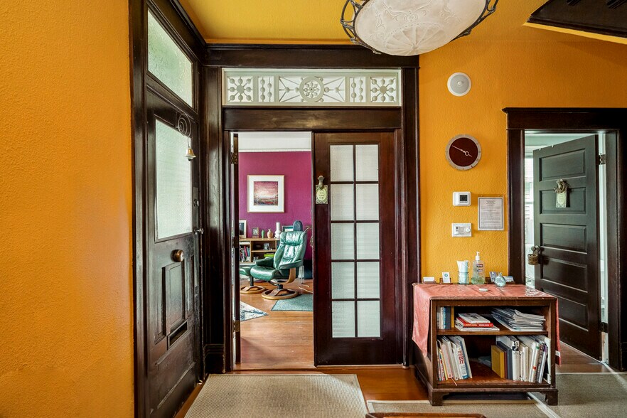 More Photos Of 5525 E Burnside St, Portland Office Residential For Sale