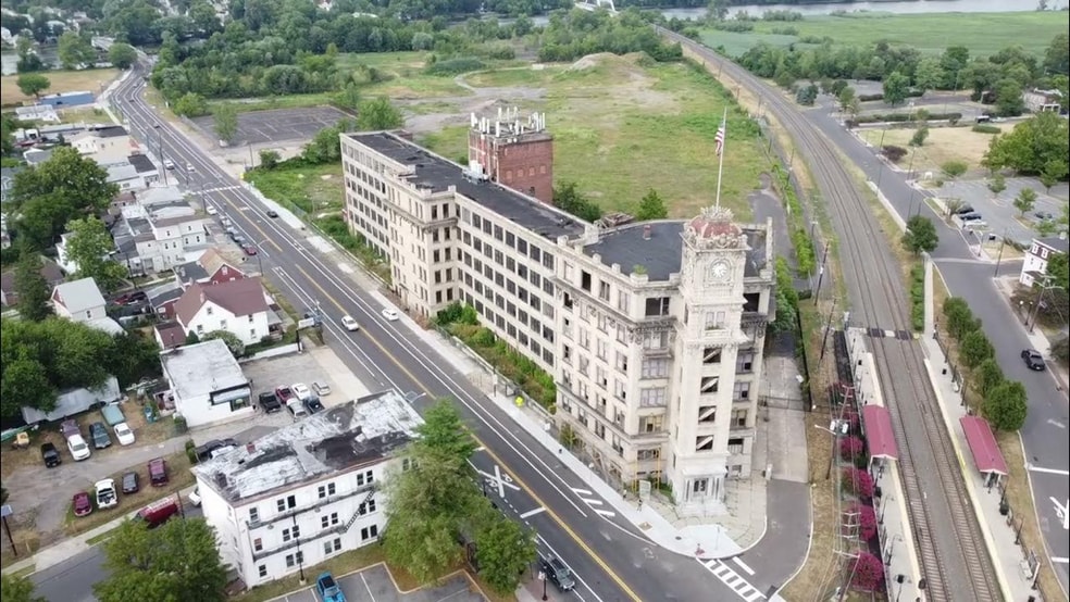 More Photos Of 101 N Pavilion Ave, Riverside Office For Sale