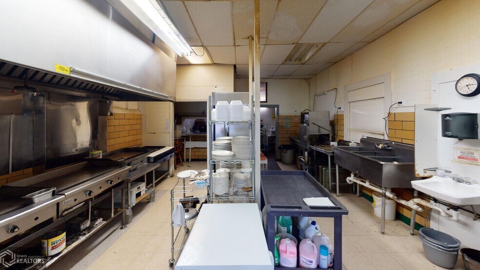 More Photos Of 909 State St, Grinnell Restaurant For Sale