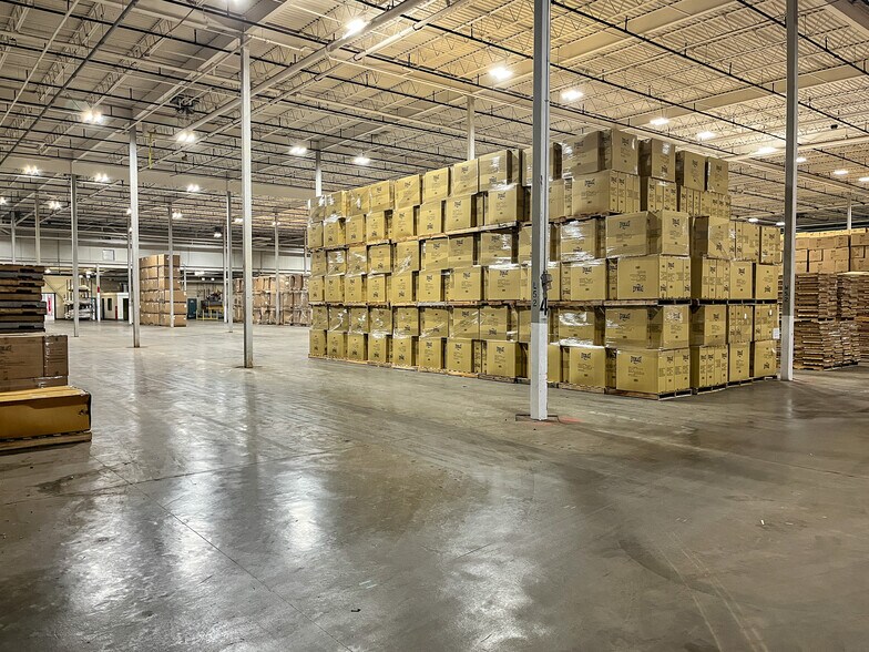 More Photos Of 1800 Robertson Rd, Moberly Manufacturing For Sale