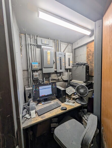 More Photos Of 7086 Southeastern Ave, Indianapolis Flex For Sale