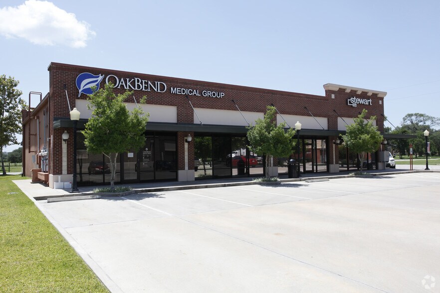 More Photos Of 30525 1st St, Fulshear Storefront For Lease