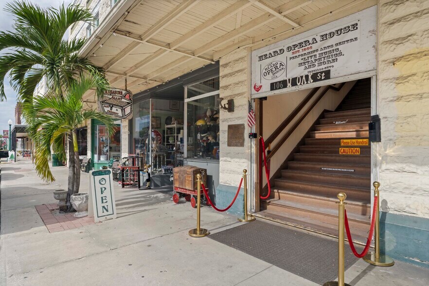More Photos Of 106 W Oak St, Arcadia Storefront For Sale